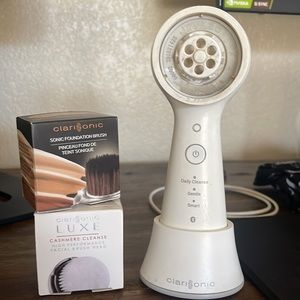 Clarisonic Mia Smart Bluetooth Facial Cleansing Brush w/ 2 Rare Brush Heads